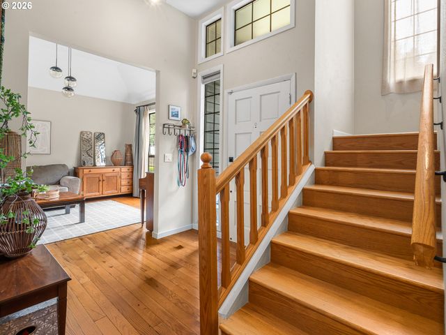 19490 WILDERNESS Dr, West Linn, OR 97068