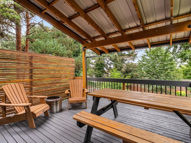 19490 WILDERNESS Dr, West Linn, OR 97068