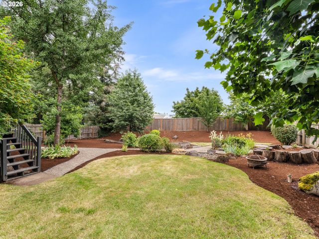 19490 WILDERNESS Dr, West Linn, OR 97068