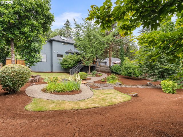 19490 WILDERNESS Dr, West Linn, OR 97068