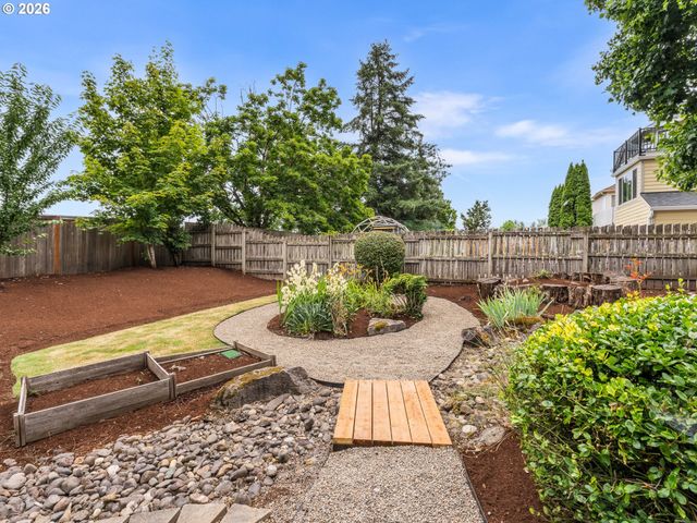 19490 WILDERNESS Dr, West Linn, OR 97068
