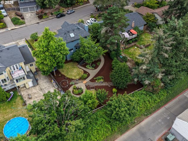 19490 WILDERNESS Dr, West Linn, OR 97068