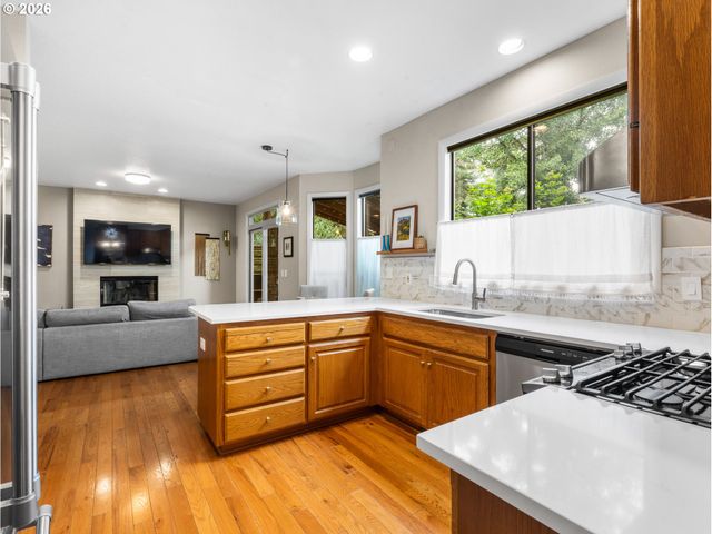 19490 WILDERNESS Dr, West Linn, OR 97068