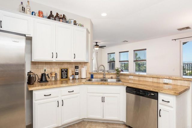425 S Meadowbrook Dr 123, San Diego, CA 92114