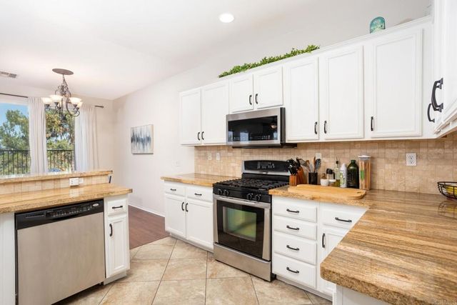 425 S Meadowbrook Dr 123, San Diego, CA 92114