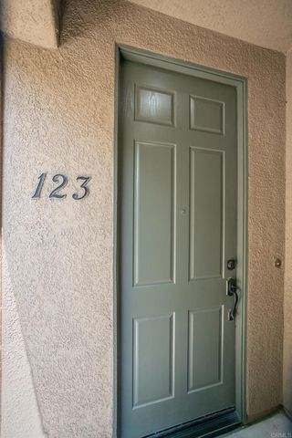 425 S Meadowbrook Dr 123, San Diego, CA 92114