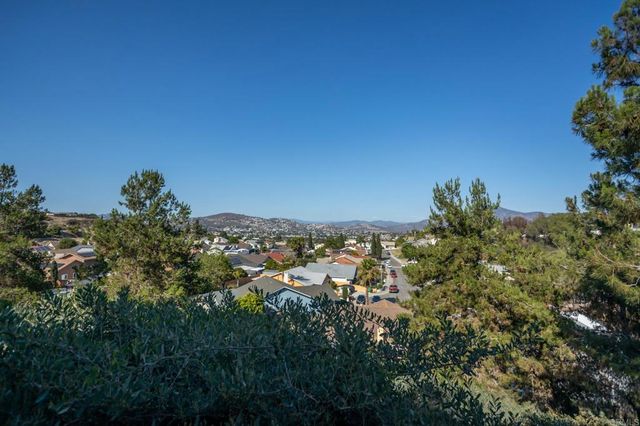 425 S Meadowbrook Dr 123, San Diego, CA 92114