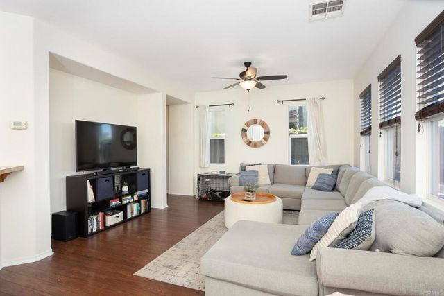 425 S Meadowbrook Dr 123, San Diego, CA 92114