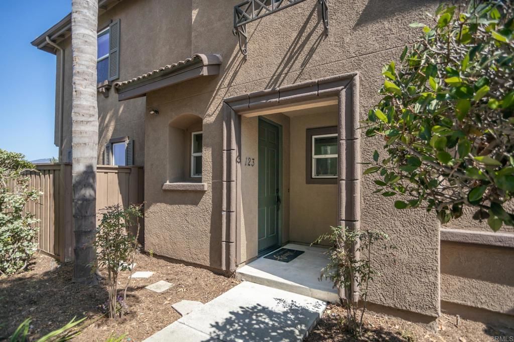 425 S Meadowbrook Dr 123, San Diego, CA 92114