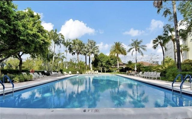 3090 N Course Drive 405, Pompano Beach, FL 33069