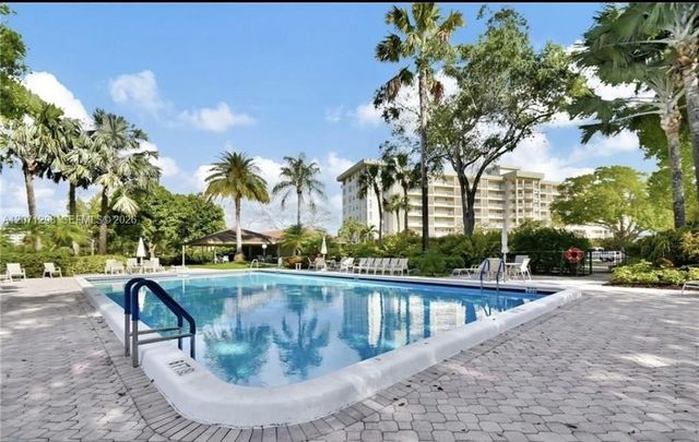 3090 N Course Drive 405, Pompano Beach, FL 33069