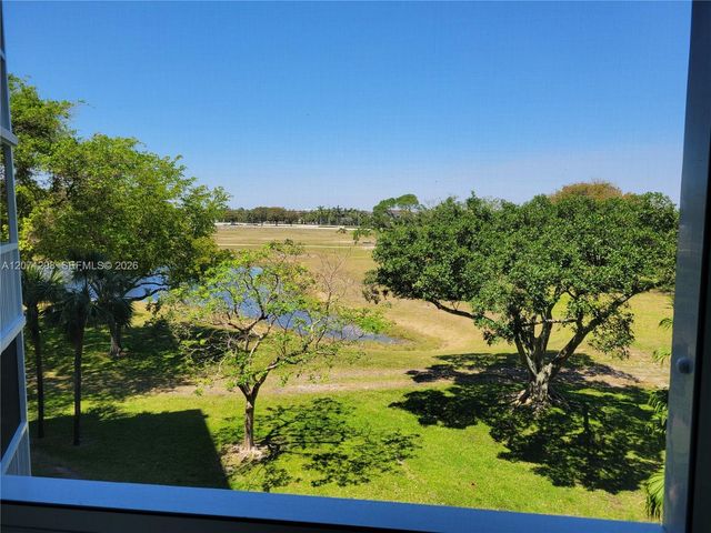 3090 N Course Drive 405, Pompano Beach, FL 33069