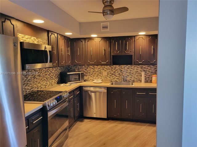 3090 N Course Drive 405, Pompano Beach, FL 33069