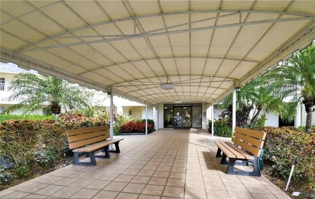 3090 N Course Drive 405, Pompano Beach, FL 33069