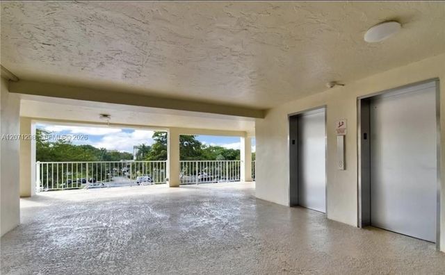 3090 N Course Drive 405, Pompano Beach, FL 33069