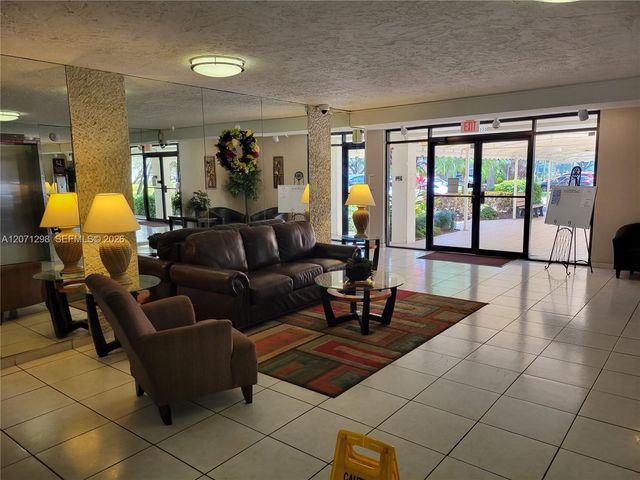 3090 N Course Drive 405, Pompano Beach, FL 33069
