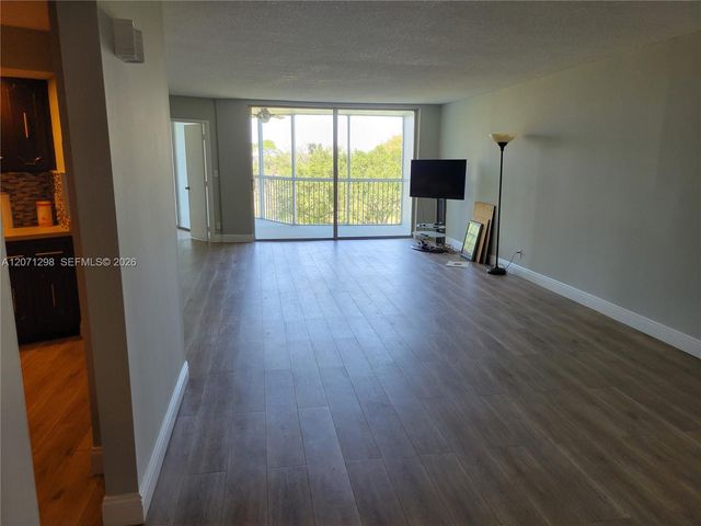 3090 N Course Drive 405, Pompano Beach, FL 33069