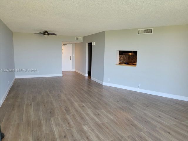 3090 N Course Drive 405, Pompano Beach, FL 33069