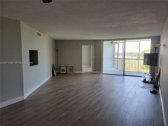 3090 N Course Drive 405, Pompano Beach, FL 33069