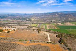 15840 Highland Valley Rd, Escondido, CA 92025