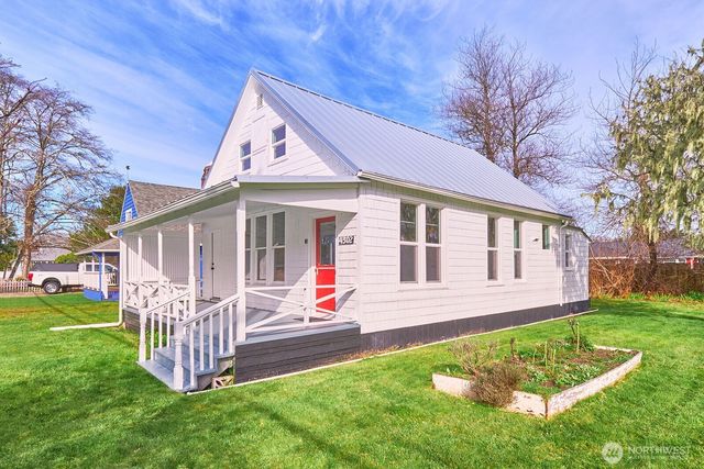 4302 L Place, Seaview, WA 98644