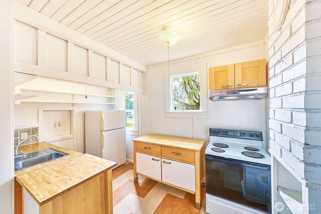 4302 L Place, Seaview, WA 98644