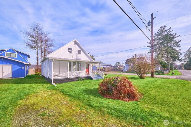 4302 L Place, Seaview, WA 98644