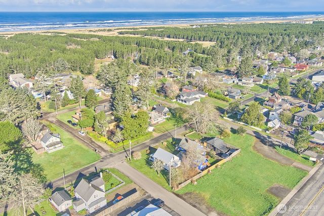 4302 L Place, Seaview, WA 98644