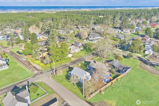 4302 L Place, Seaview, WA 98644