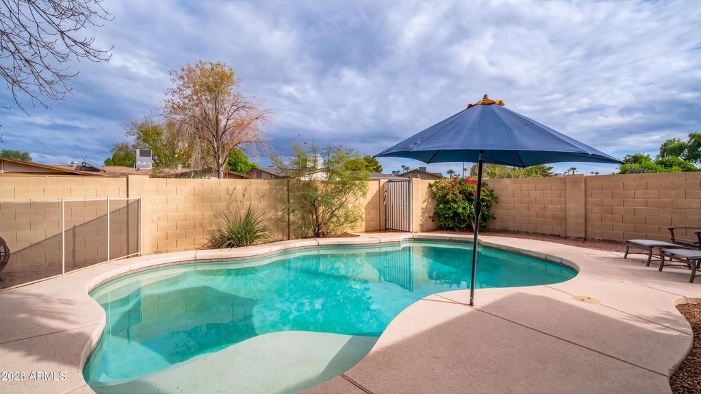 5805 S HAZELTON Lane, Tempe, AZ 85283 — photo 2