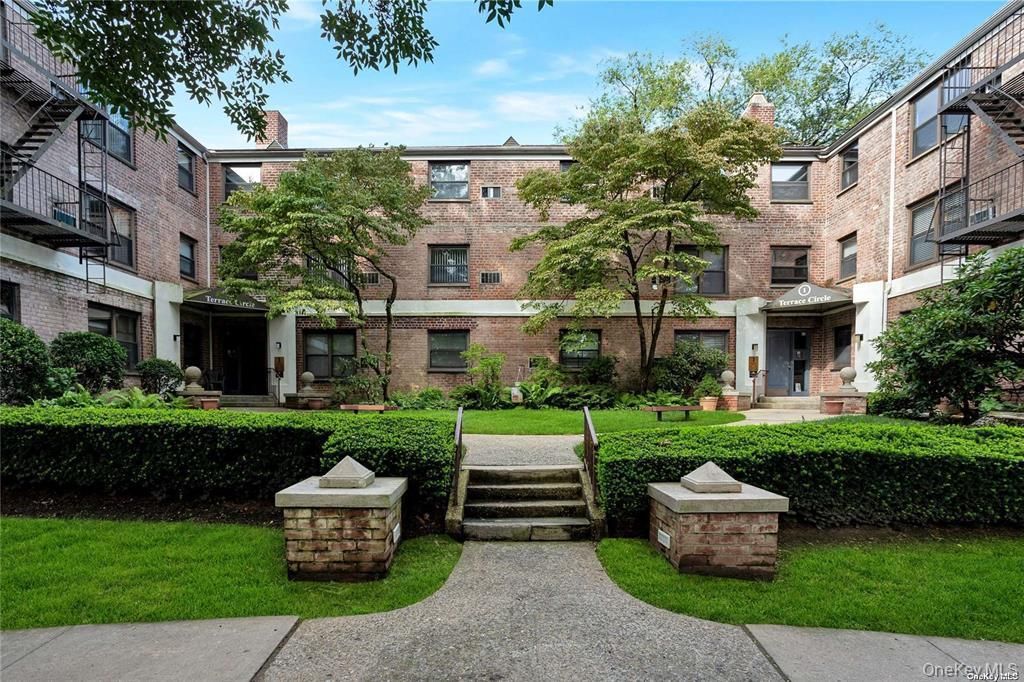 1 terrace Circle 3H, Great Neck, NY 11021