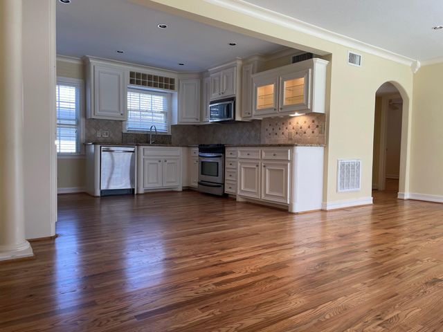 1750 Wroxton Court, Houston, TX 77005
