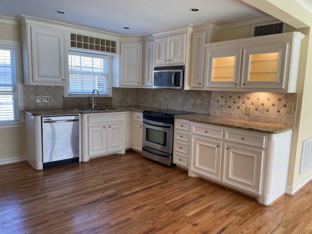 1750 Wroxton Court, Houston, TX 77005