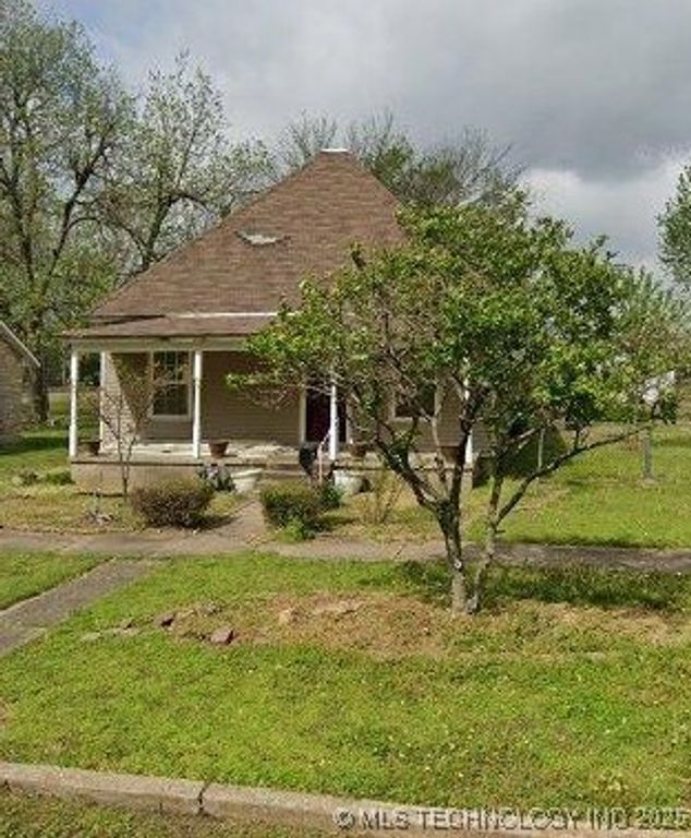 310 S Hickory Street, Nowata, OK 74048