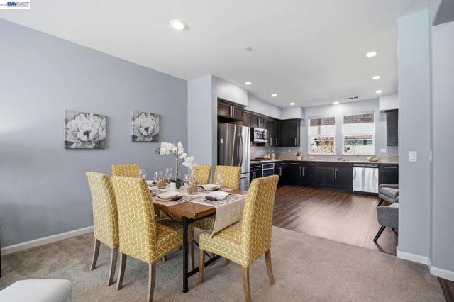 102 Fanuncio Ln, Hayward, CA 94544