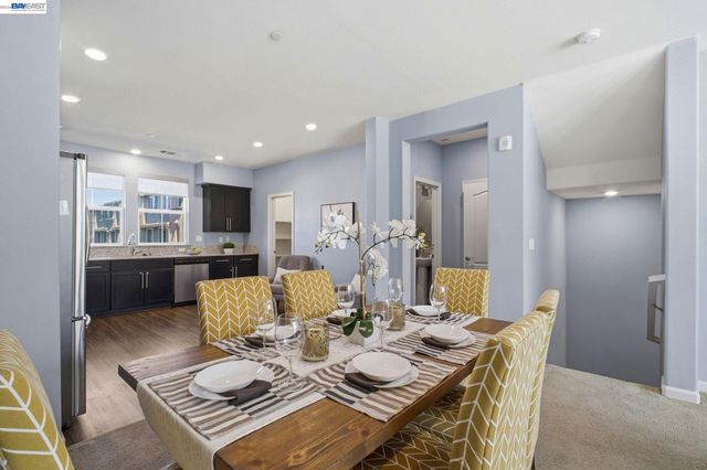 102 Fanuncio Ln, Hayward, CA 94544