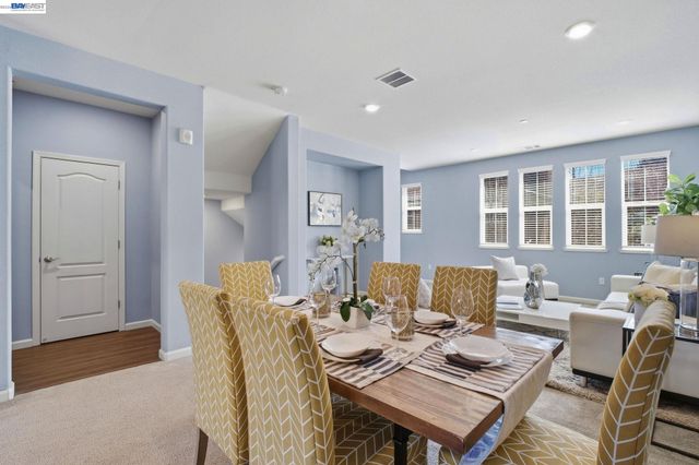 102 Fanuncio Ln, Hayward, CA 94544