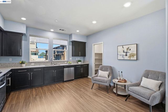 102 Fanuncio Ln, Hayward, CA 94544