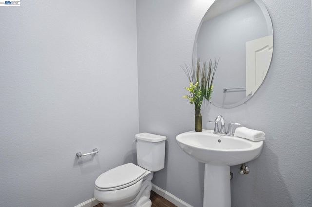 102 Fanuncio Ln, Hayward, CA 94544