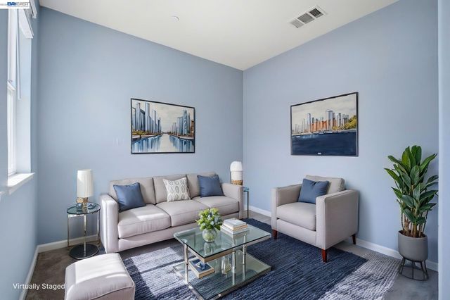 102 Fanuncio Ln, Hayward, CA 94544