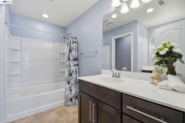 102 Fanuncio Ln, Hayward, CA 94544