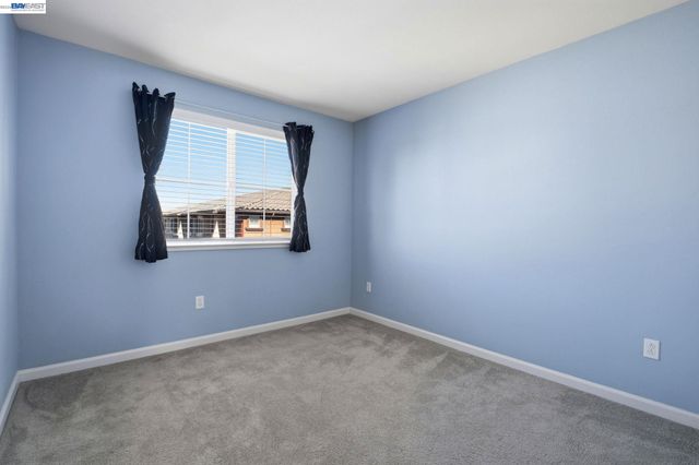 102 Fanuncio Ln, Hayward, CA 94544