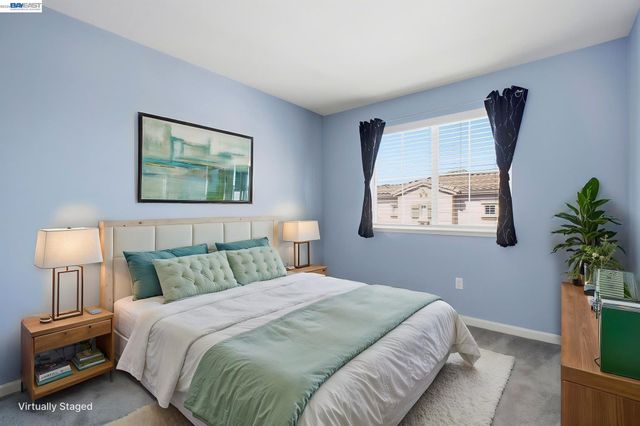 102 Fanuncio Ln, Hayward, CA 94544