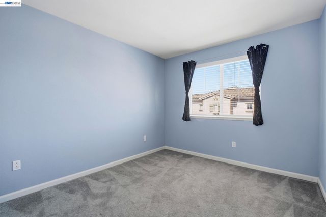 102 Fanuncio Ln, Hayward, CA 94544