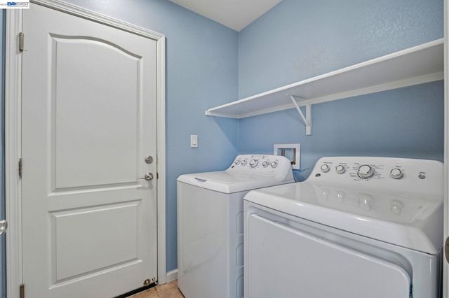 102 Fanuncio Ln, Hayward, CA 94544