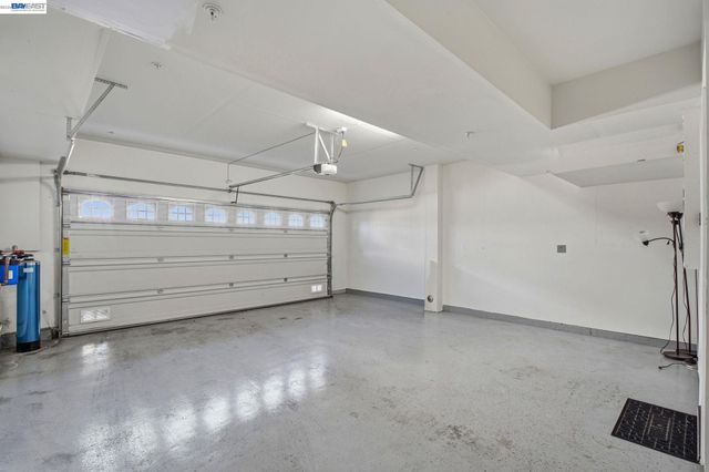 102 Fanuncio Ln, Hayward, CA 94544