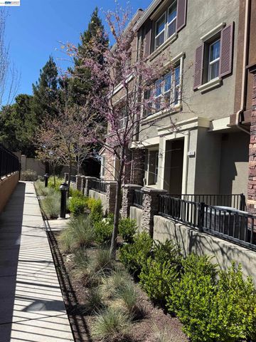 102 Fanuncio Ln, Hayward, CA 94544