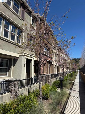 102 Fanuncio Ln, Hayward, CA 94544