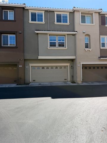 102 Fanuncio Ln, Hayward, CA 94544