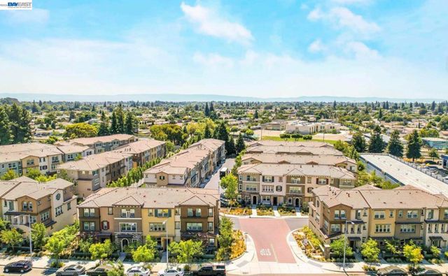 102 Fanuncio Ln, Hayward, CA 94544